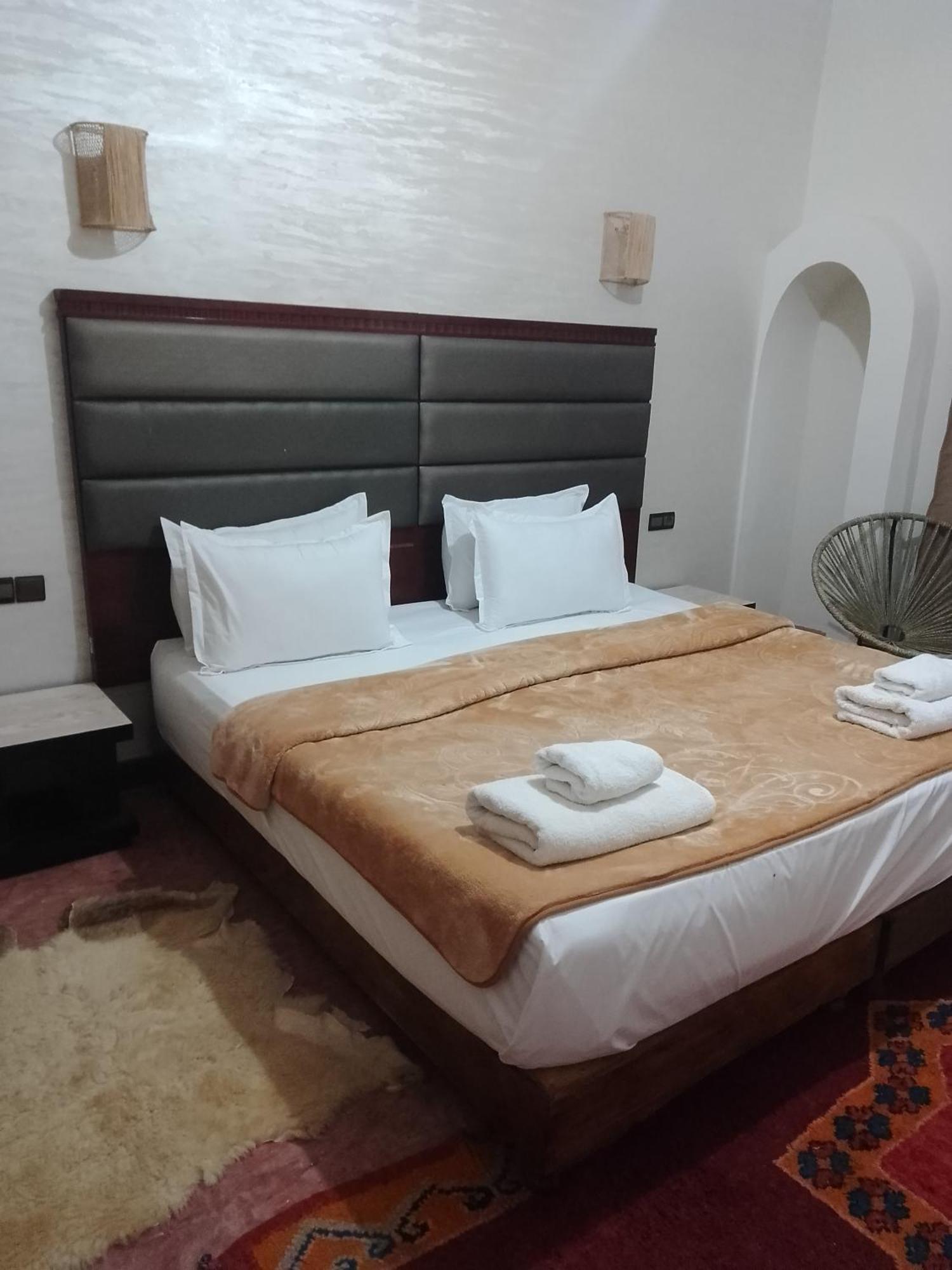 Kasbah Dar Bahnini Hostel Skoura Ngoại thất bức ảnh