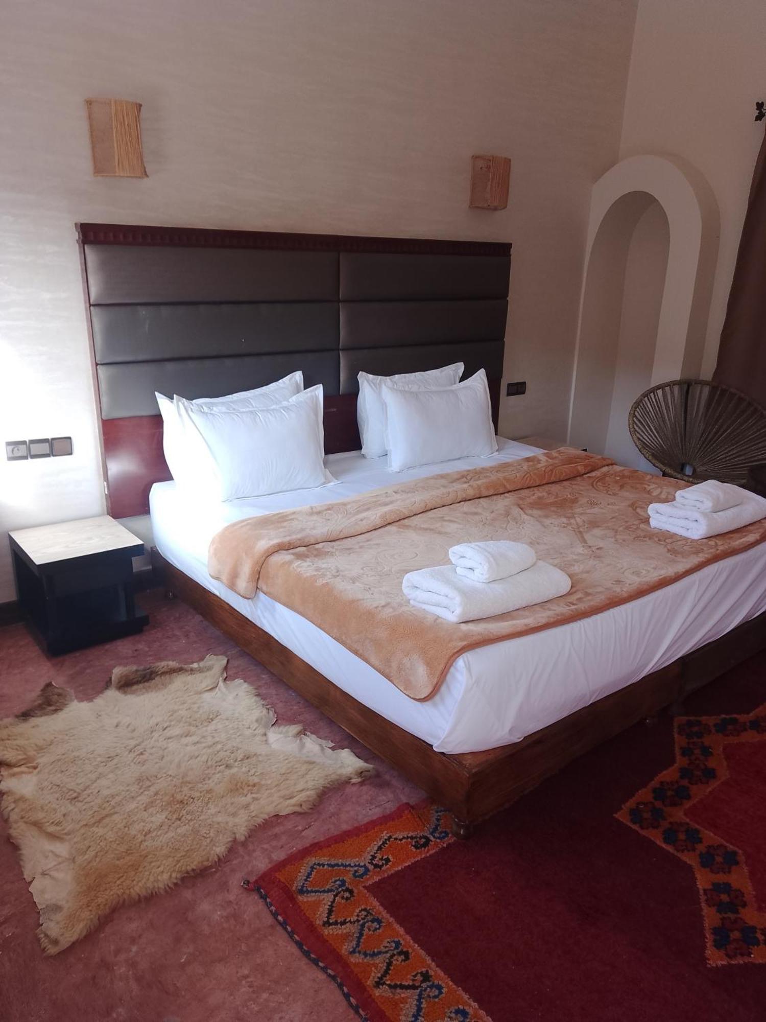 Kasbah Dar Bahnini Hostel Skoura Ngoại thất bức ảnh